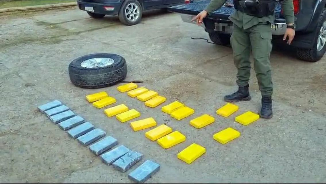 Llevaba el auxilio con 30 kg de coca�na y cay� por que "estaba pesado"