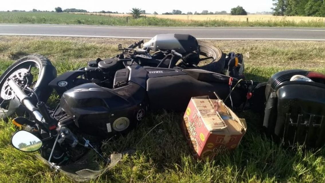 Iban en moto con su hija de 3 años y chocaron con un colectivo: murieron los tres