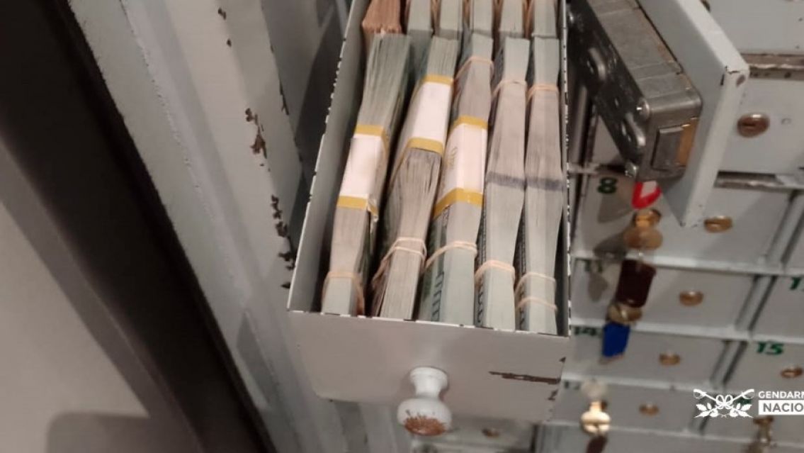 Preocupación por el dólar: Gendarmería salió a reventar cuevas