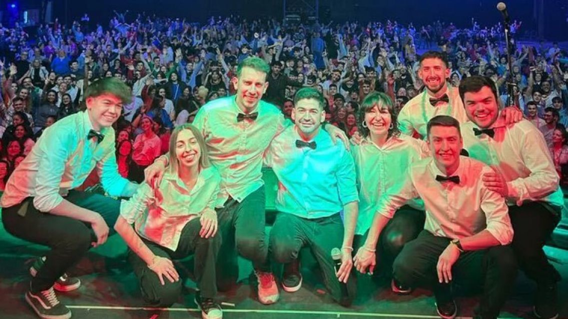 El fenómeno de la cumbia católica: quiénes son "Los Agapornis de Jesús"