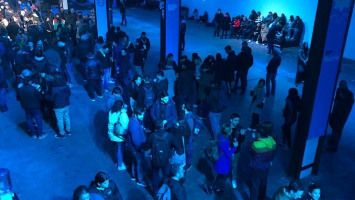 Clima de fiesta en el bunker de Massa ¿Hay batacazo?