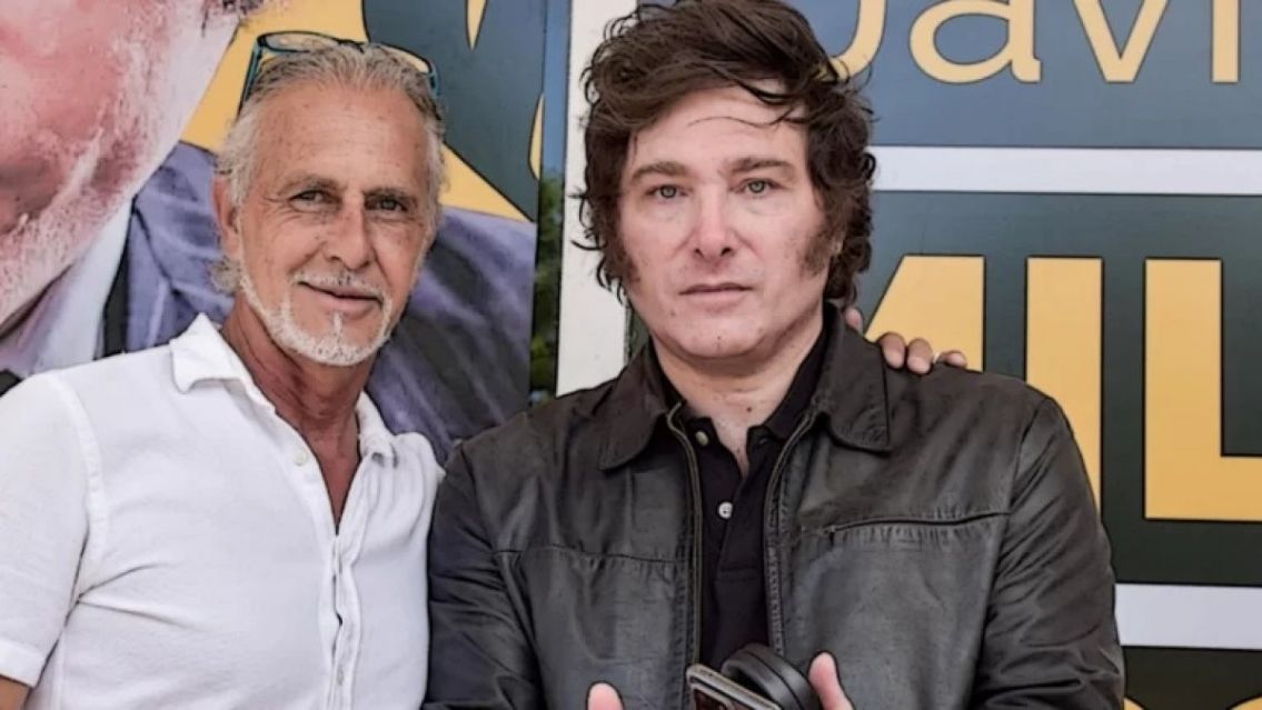 Candidato de Milei agarró a patadas un local del PRO y lo denunciaron