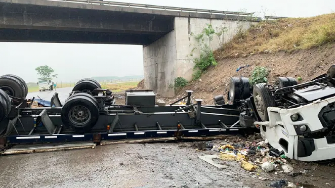Terrible siniestro vial en una autopista norteña, imágenes impactantes