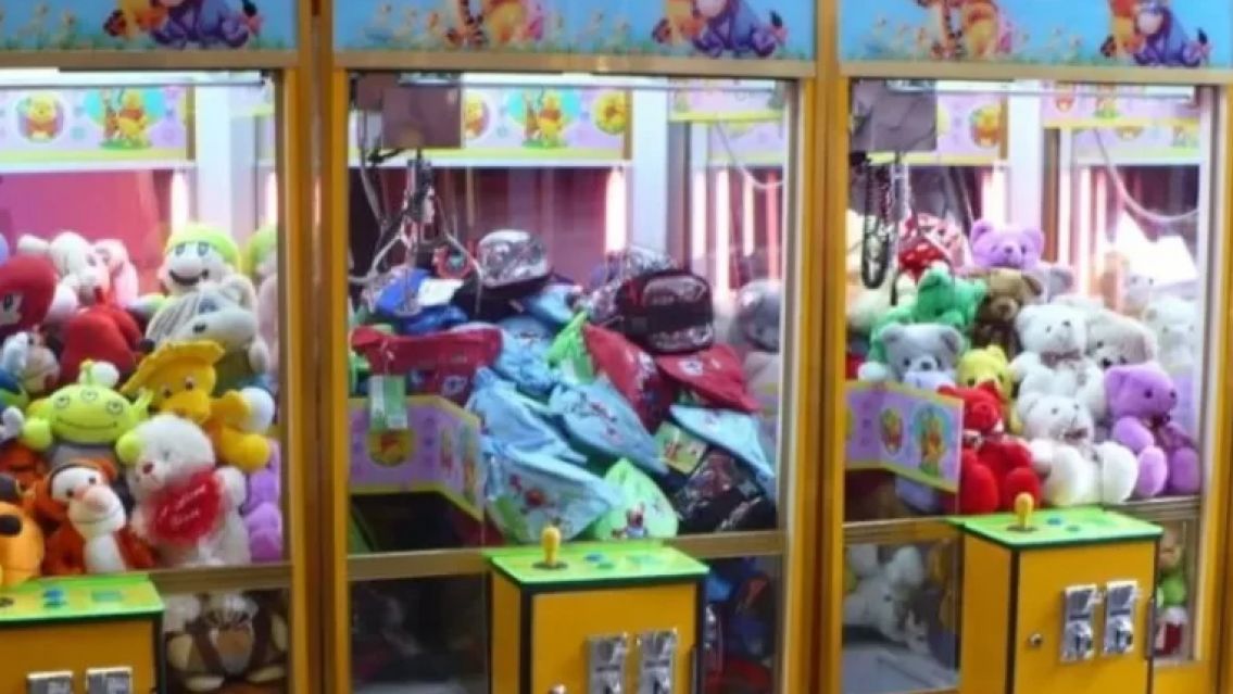 De no creer: tiene 15 años y lo descubrieron robando plata de las máquinas de peluches