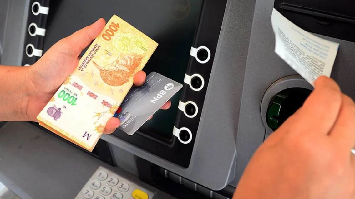 Cobran planes sociales pero viajan por el mundo: Habría muchos jujeños