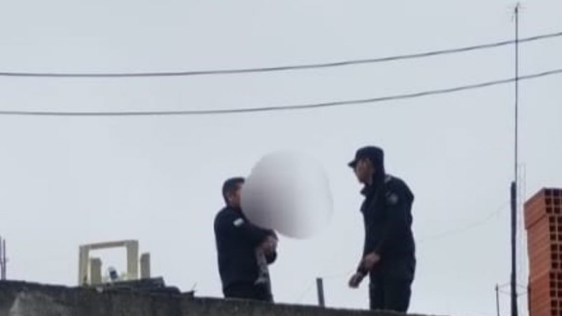 Conmoci�n en Jujuy: Apareci� una nena sola y con fr�o en el techo de una casa