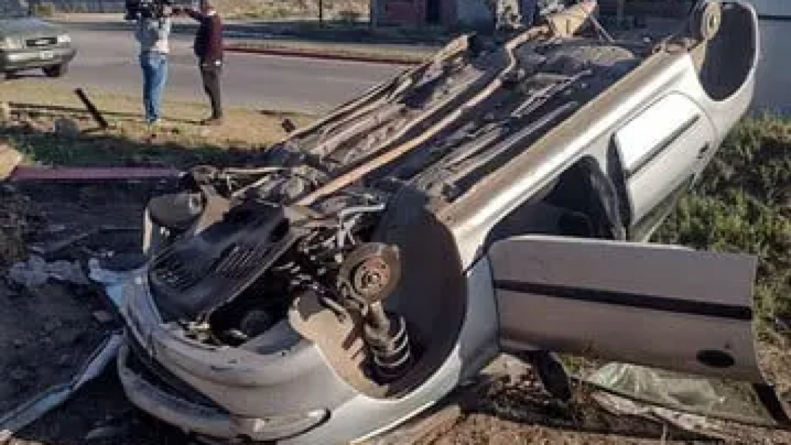 Dieron terrible vuelco, pensaban que se acercaban a ayudar pero les robaron todo