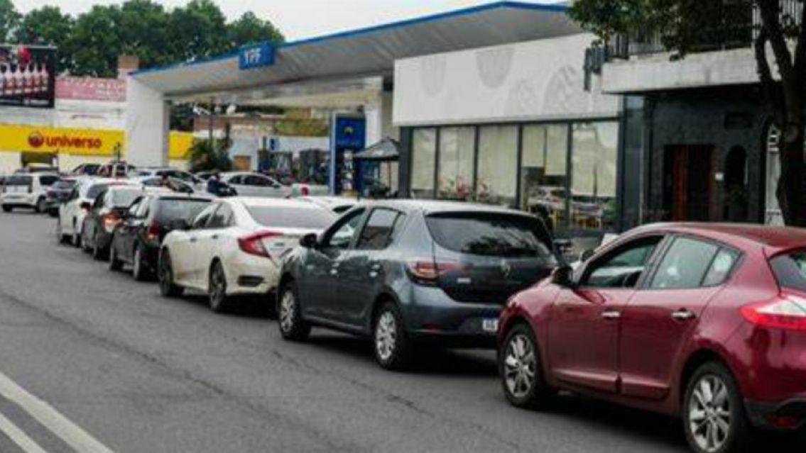 Desabastecimiento de combustible: largas filas en estaciones de Jujuy