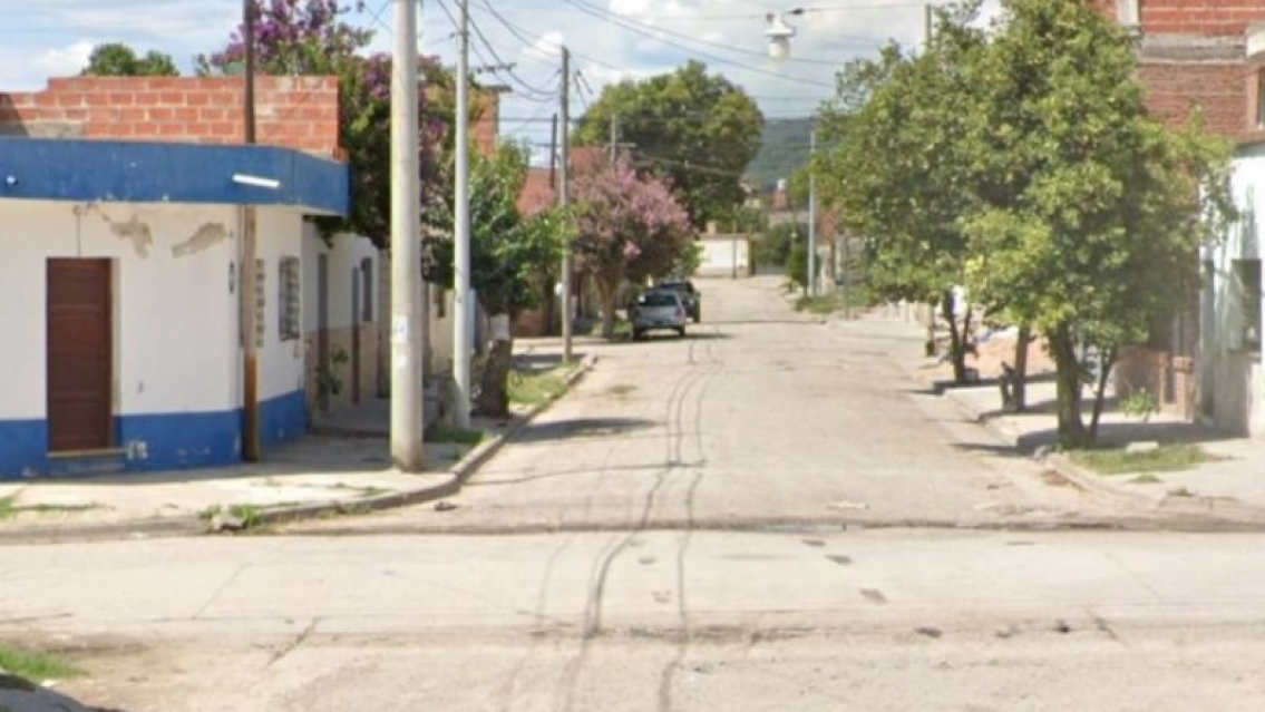 Tremenda pelea: Juje�a embarazada le clav� un cuchillo en la panza a su compa�era