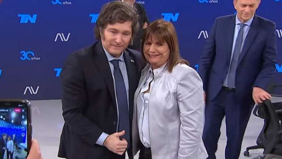 Perdió, se pegó a Milei y ahora Bullrich pidió que "explote Argentina"