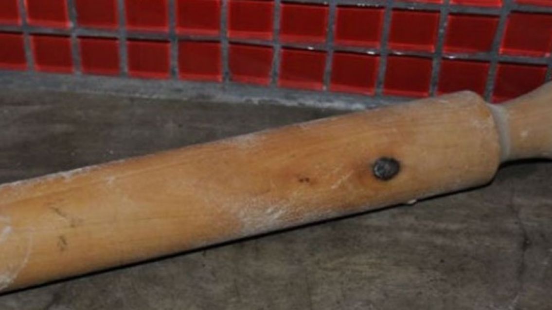 Jujeña desfiguró a su novio violento con un palo de amasar: Lo dejó en el hospital