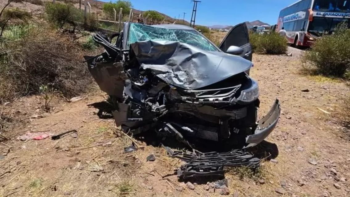 Brutal choque entre dos autos, una persona murió y hay corte total en la Ruta 9