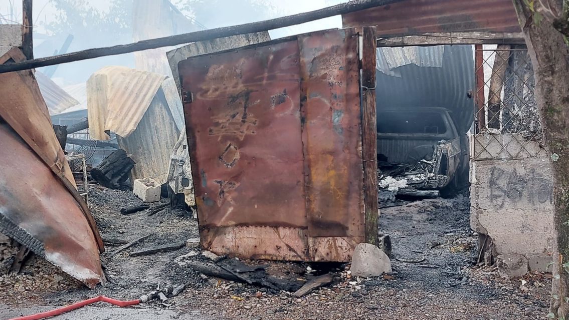 Terrible incendio en Palpal�: piden ayuda para una de las familias que perdi� todo