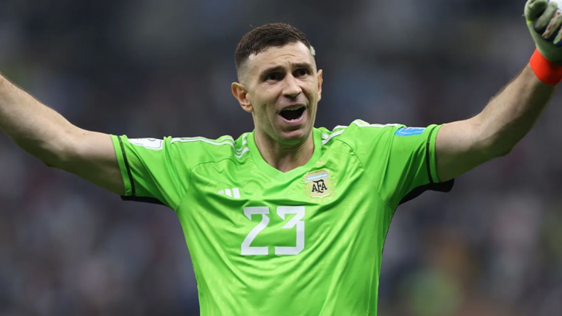 El escalofriante disfraz que utilizó el Dibu Martínez para Halloween