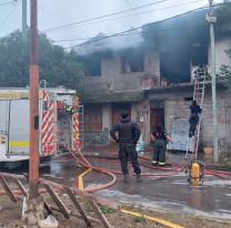 Voraz incendio consumió una vivienda: las mascotas no sobrevivieron