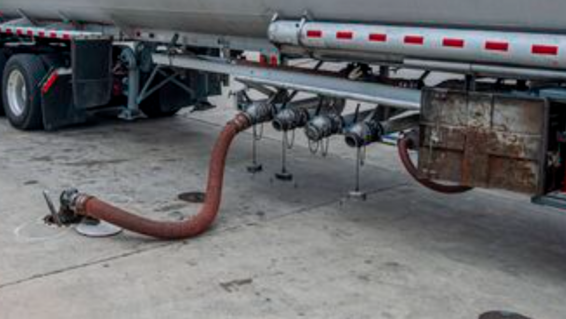 La estaci�n de servicio juje�a que acaba de recibir una importante carga de nafta