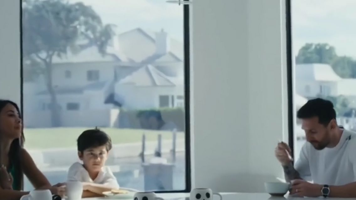 Filtraron un v�deo de la intimidad de Messi: desayuno en familia y juegos con sus hijos