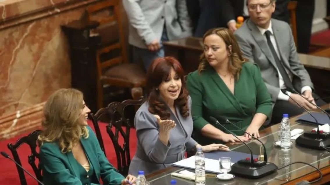 Reapareci� Cristina y le pidi� "un �ltimo esfuerzo" a la militancia