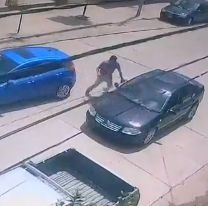 Detuvieron al polic&iacute;a que golpe&oacute; brutalmente a una juje&ntilde;a en la calle