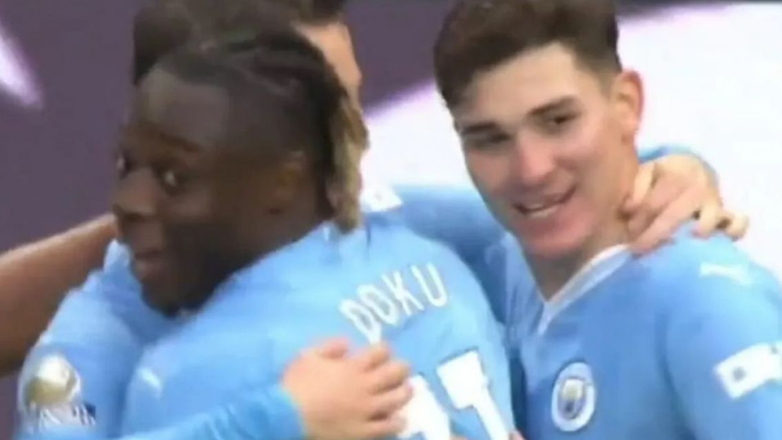 El accidente de Juli�n �lvarez en la goleada del Manchester City y el divertido posteo para aclarar lo sucedido