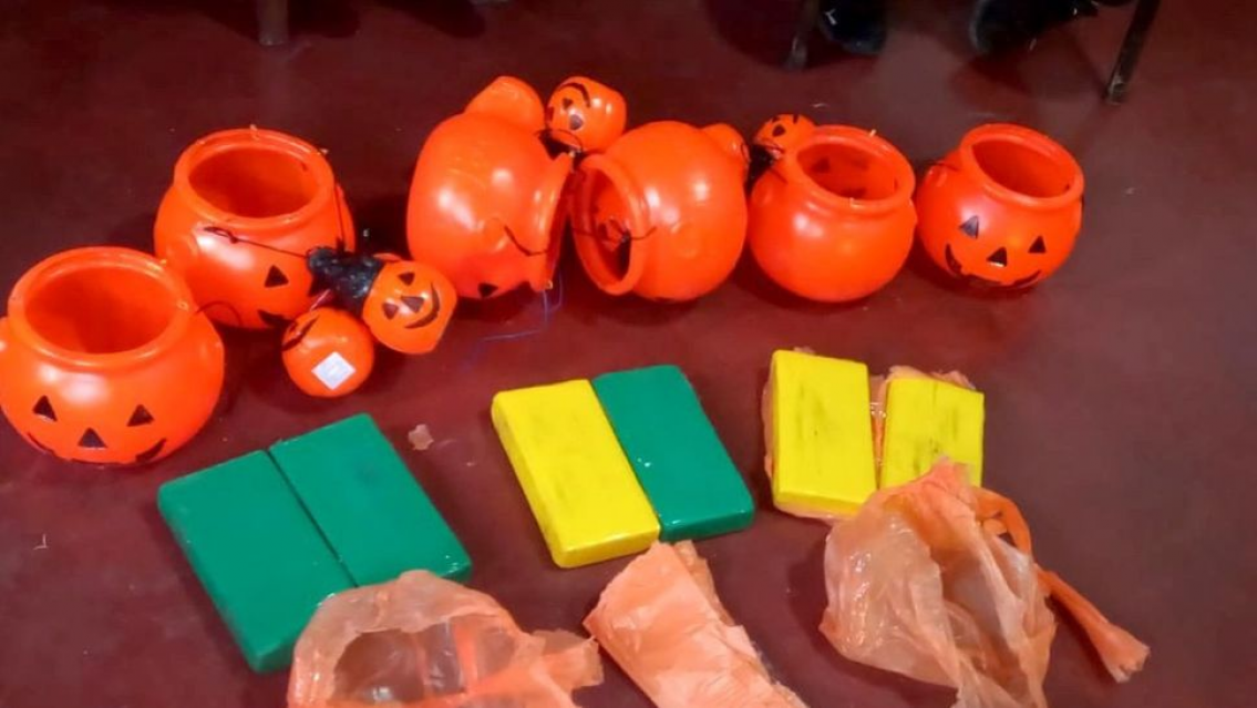 ¡Dulce o droga! Eso no es Halloween, muy cerquita de Ledesma quisieron pasar ladrillos de cocaína