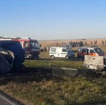Brutal choque entre una combi con futbolistas y una camioneta: hay cinco muertos