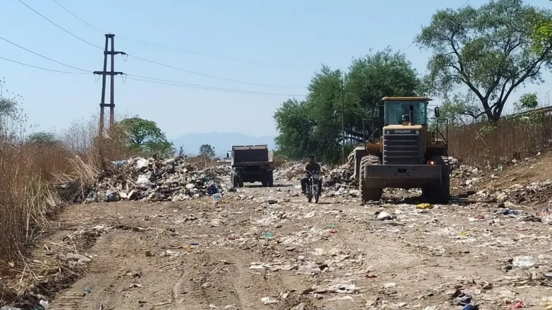Cardozo reaccionó a la multa y mandó a limpiar los basurales en Perico