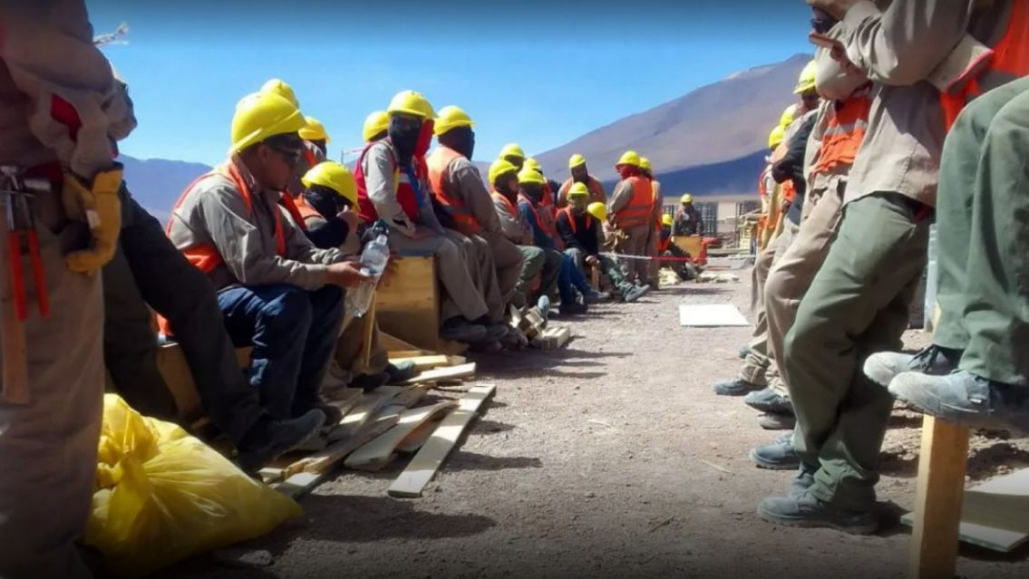 Bronca y paro en la Puna: la constructora no cumplió y los empleados estallaron