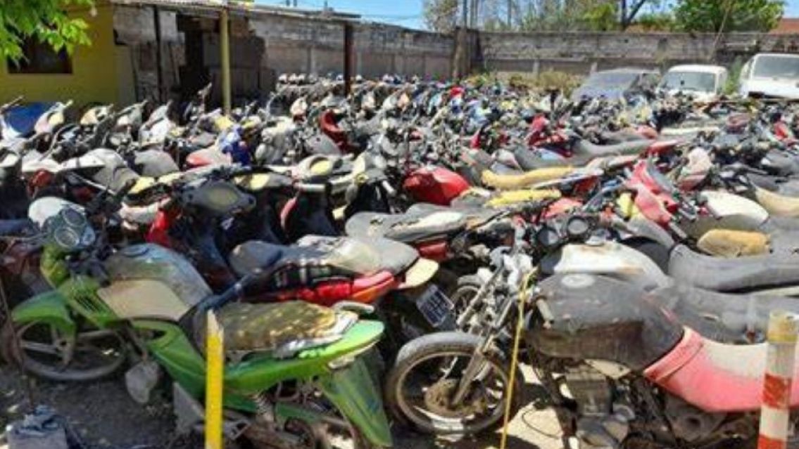 Así robaban motos del cancho municipal en el barrio Almirante Brown