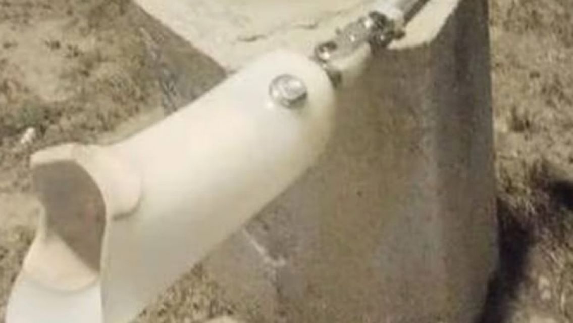 Se emborrachó y perdió su pierna ortopédica: la encontró dos días después