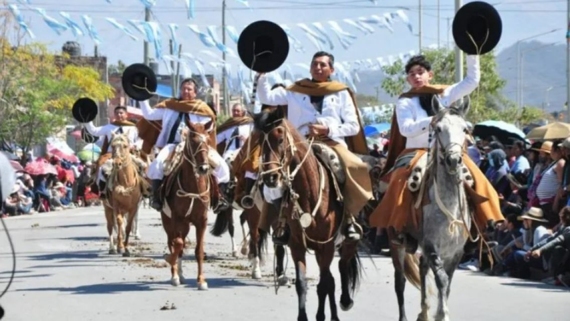Día de la tradición: desfile gaucho en Alto Comedero