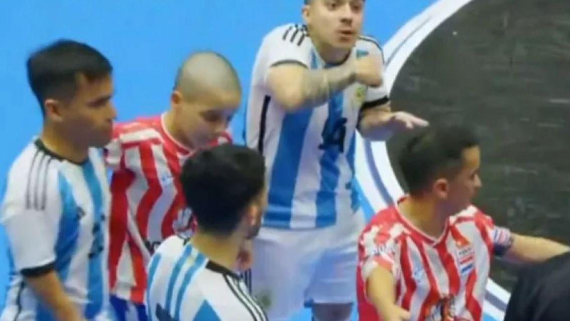 Paraguay abandonó la cancha y el equipo argentino se proclama campeón