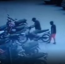 Afanó una moto en el estacionamiento del súper y lo escracharon: estaba con un nene