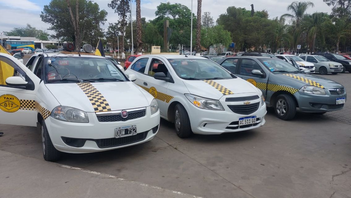 Taxistas de Palpalá se movilizaron para exigir aumento de tarifas