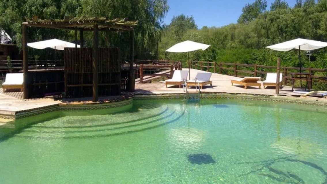 Tragedia en Córdoba: dos hermanitas murieron ahogadas al caer a una pileta