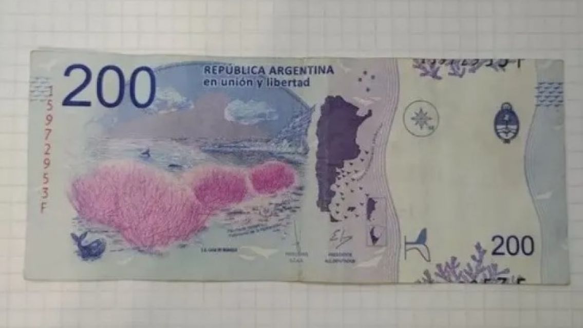 Pagan 250 mil pesos por un error que trae el billete de 200 pesos