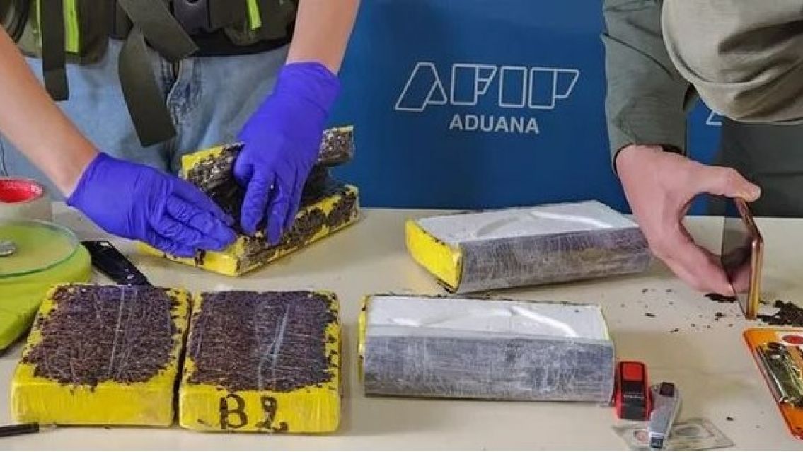 Detuvieron a tres mujeres que intentaron ingresar al país con más de 6 kg de cocaína