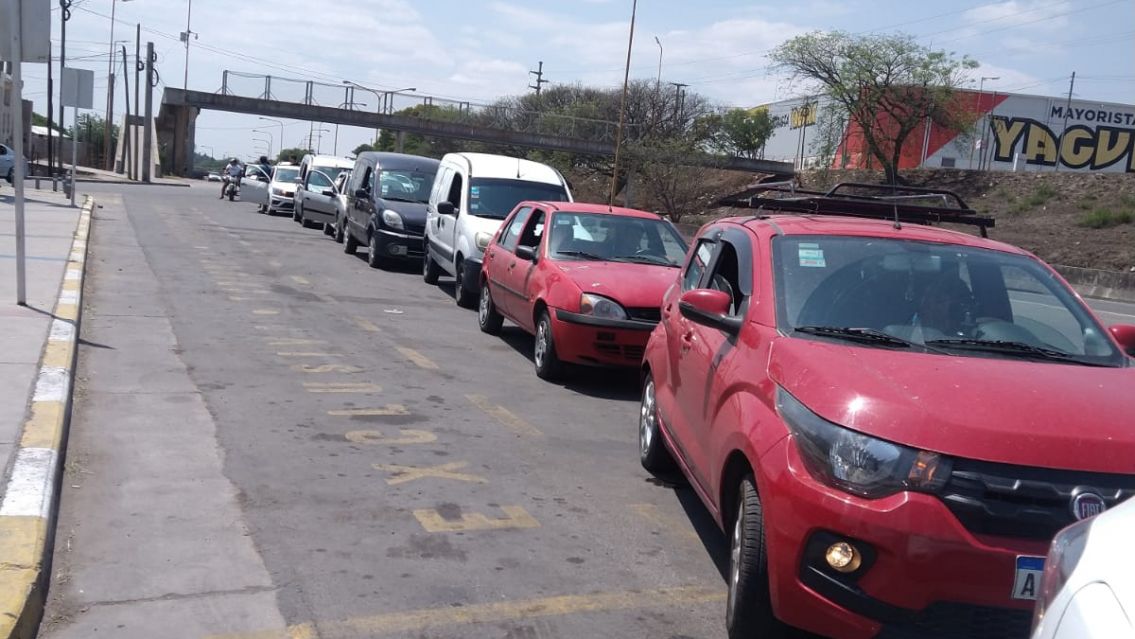 Incertidumbre y preocupaci�n: Largas filas en las estaciones de servicio