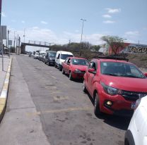 Incertidumbre y preocupación: Largas filas en las estaciones de servicio