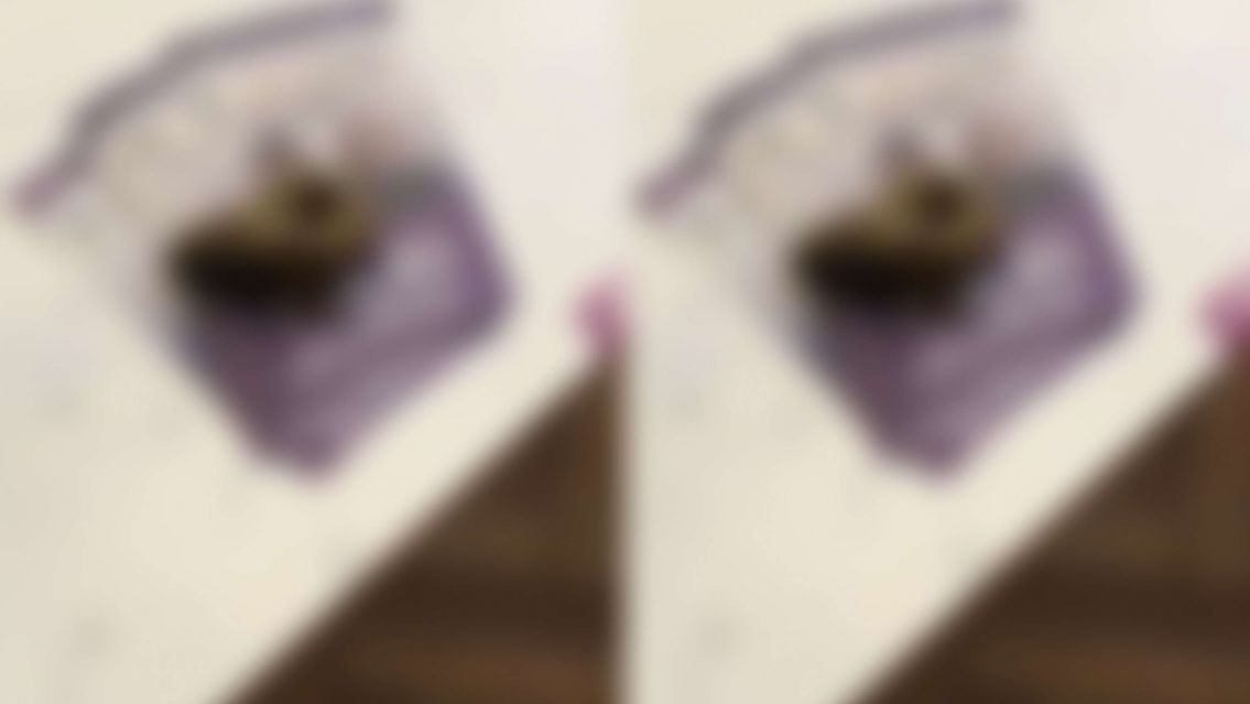 Se subió a la mesa y defecó en una boleta de Milei: "El olor era insoportable"