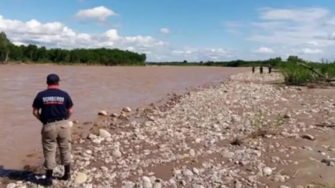  Salte�o se ahog� en el r�o despu�s de salvar a su hijo de 8 a�os