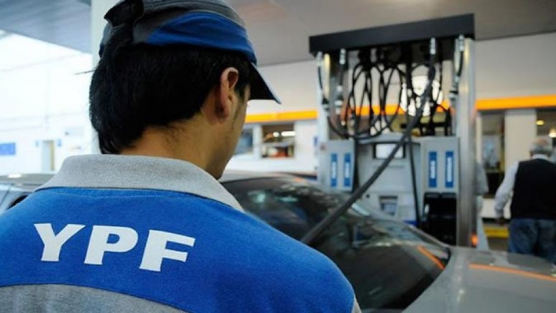 El sueldazo que cobran los playeros de YPF: mir� lo que ganan al mes