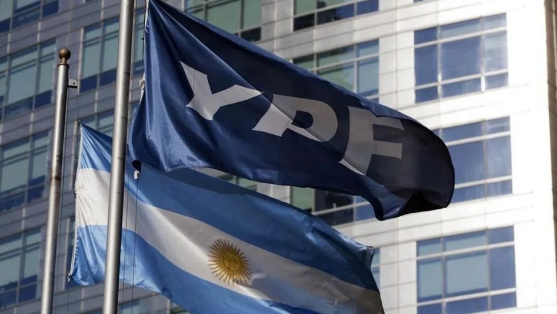YPF: Argentina no deberá pagar $16.000 millones de dólares pero tendrá que entregar activos