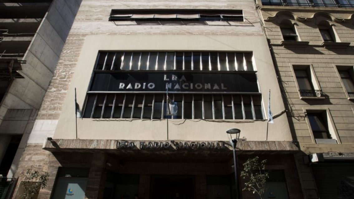 Filtraron cuánto cobran los empleados de Radio Nacional: le dan hasta la ropa