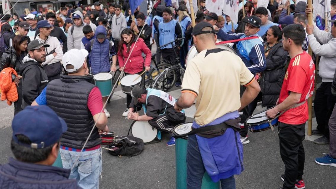 Primera marcha de piqueteros contra Milei: "No al ajuste"