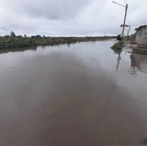 Se inundó una calle en Palpalá y el olor es insoportable: culpan a Rivarola