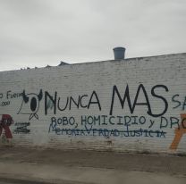 En Jujuy, vandalizaron un mural de la memoria a lo Milei: "No fueron 30.000"