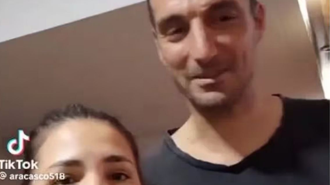 Scaloni volvi� a su pueblo y una hincha lo sorprendi� con un pedido especial: esto le dijo