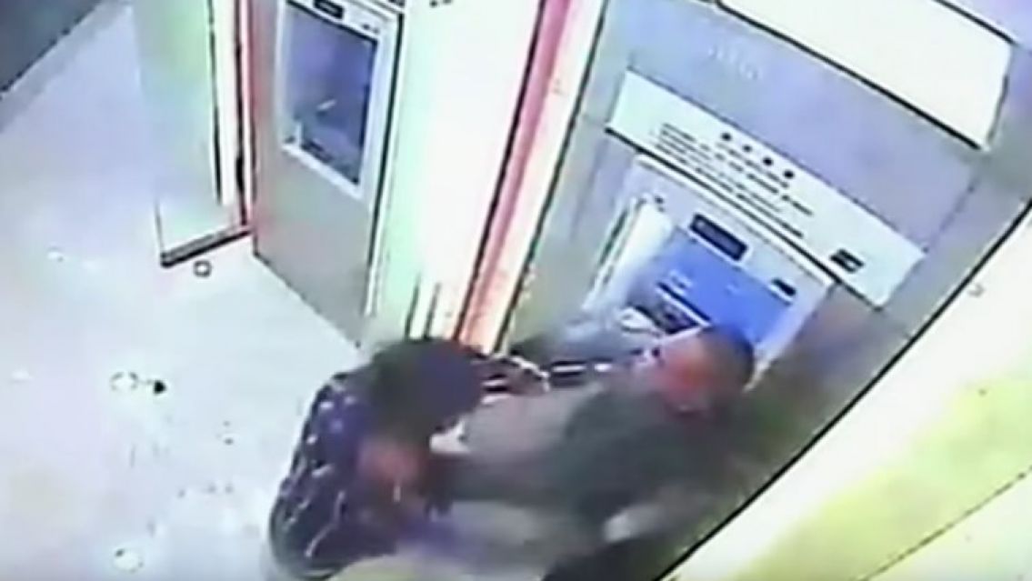 Brutal robo a un juje�o en pleno centro: Fue a sacar plata y casi no la cuenta
