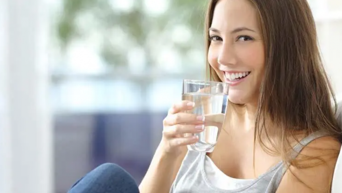 �El truco infalible para perder peso: tomar agua en estos momentos del d�a